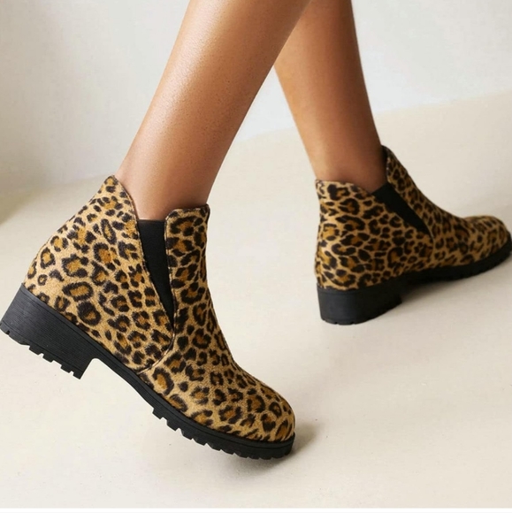 Chelsea Booties Leopard Print - Picture 3 of 8